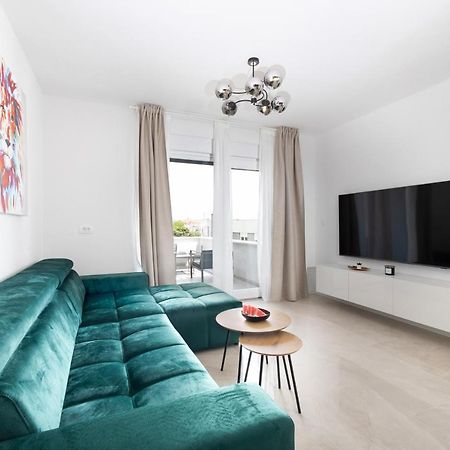 Bonaca Apartments With Terrace And Private Parking Каштела Екстер'єр фото