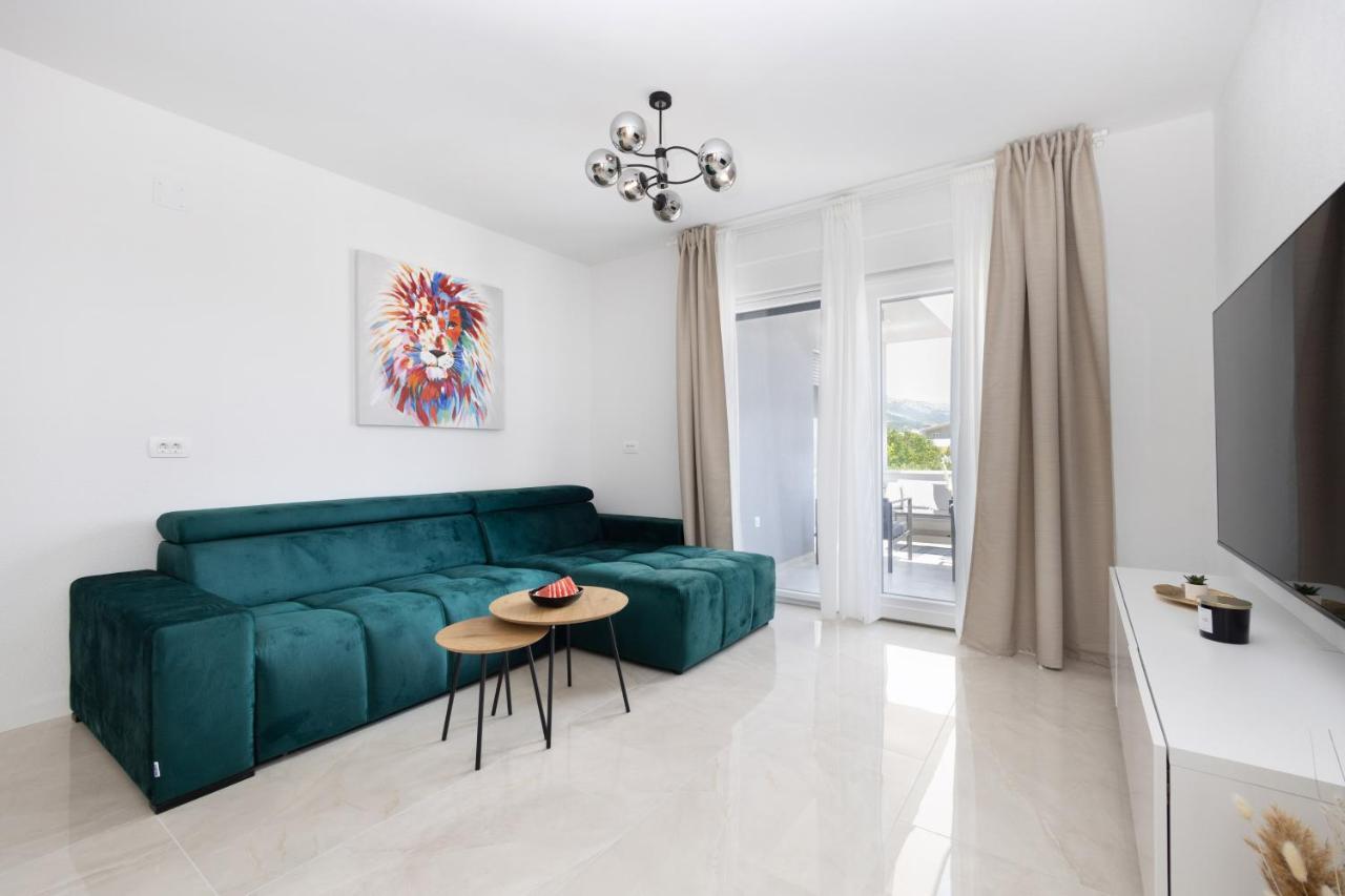 Bonaca Apartments With Terrace And Private Parking Каштела Екстер'єр фото