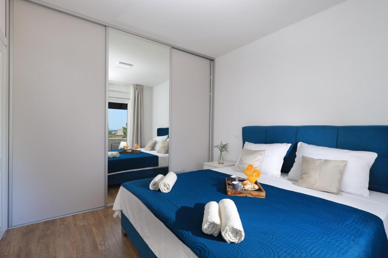 Bonaca Apartments With Terrace And Private Parking Каштела Екстер'єр фото