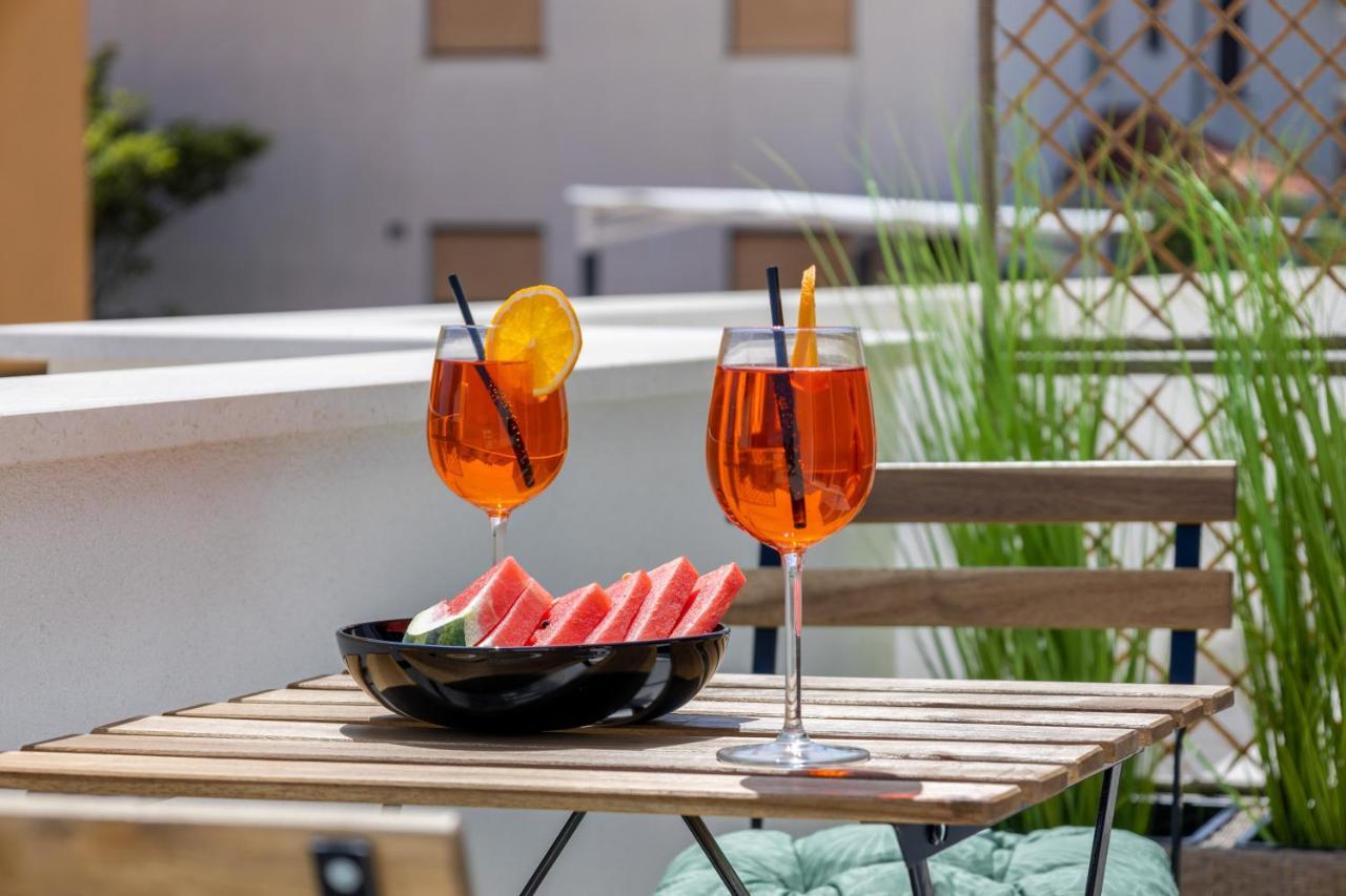 Bonaca Apartments With Terrace And Private Parking Каштела Екстер'єр фото
