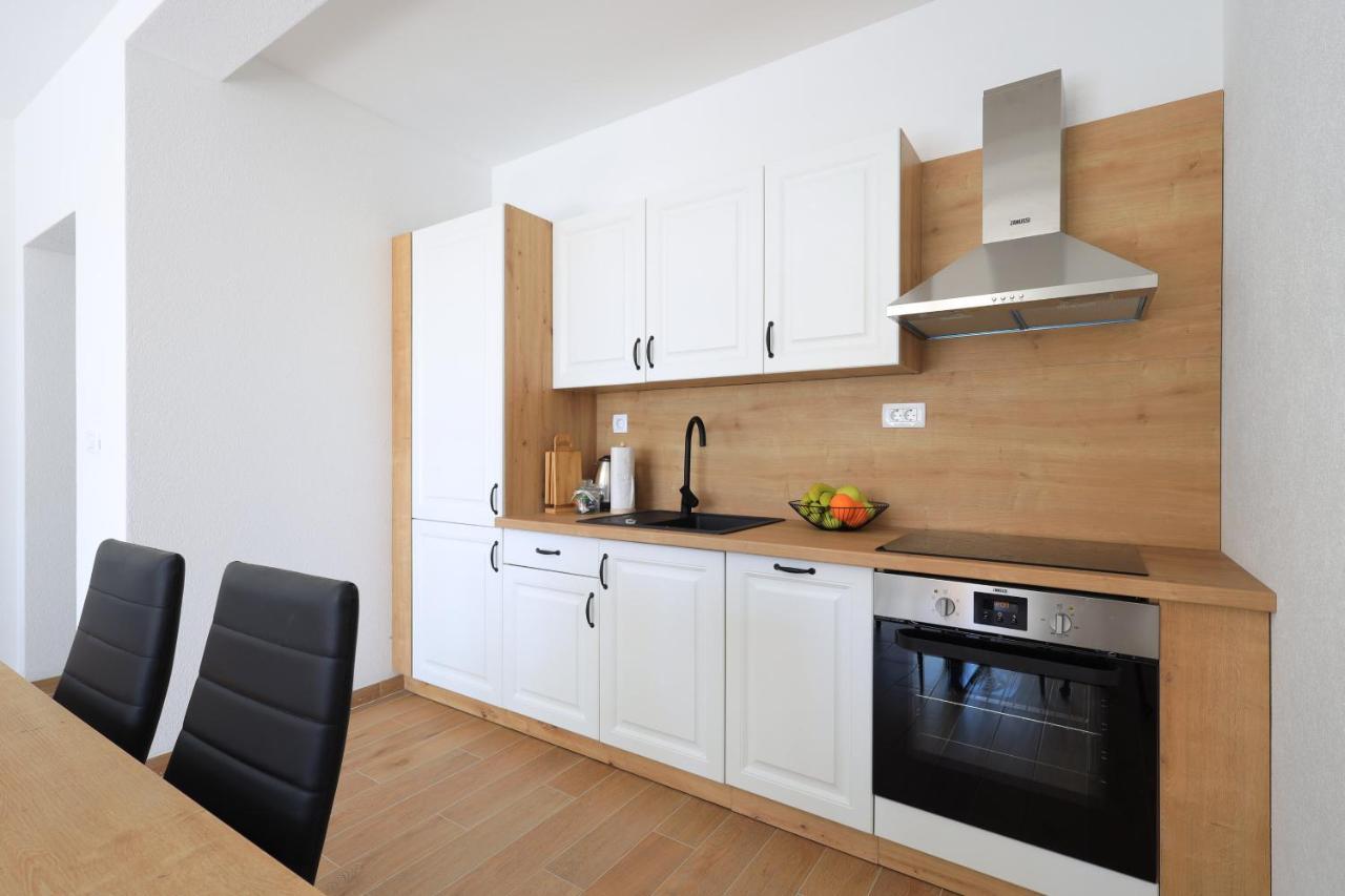 Bonaca Apartments With Terrace And Private Parking Каштела Екстер'єр фото