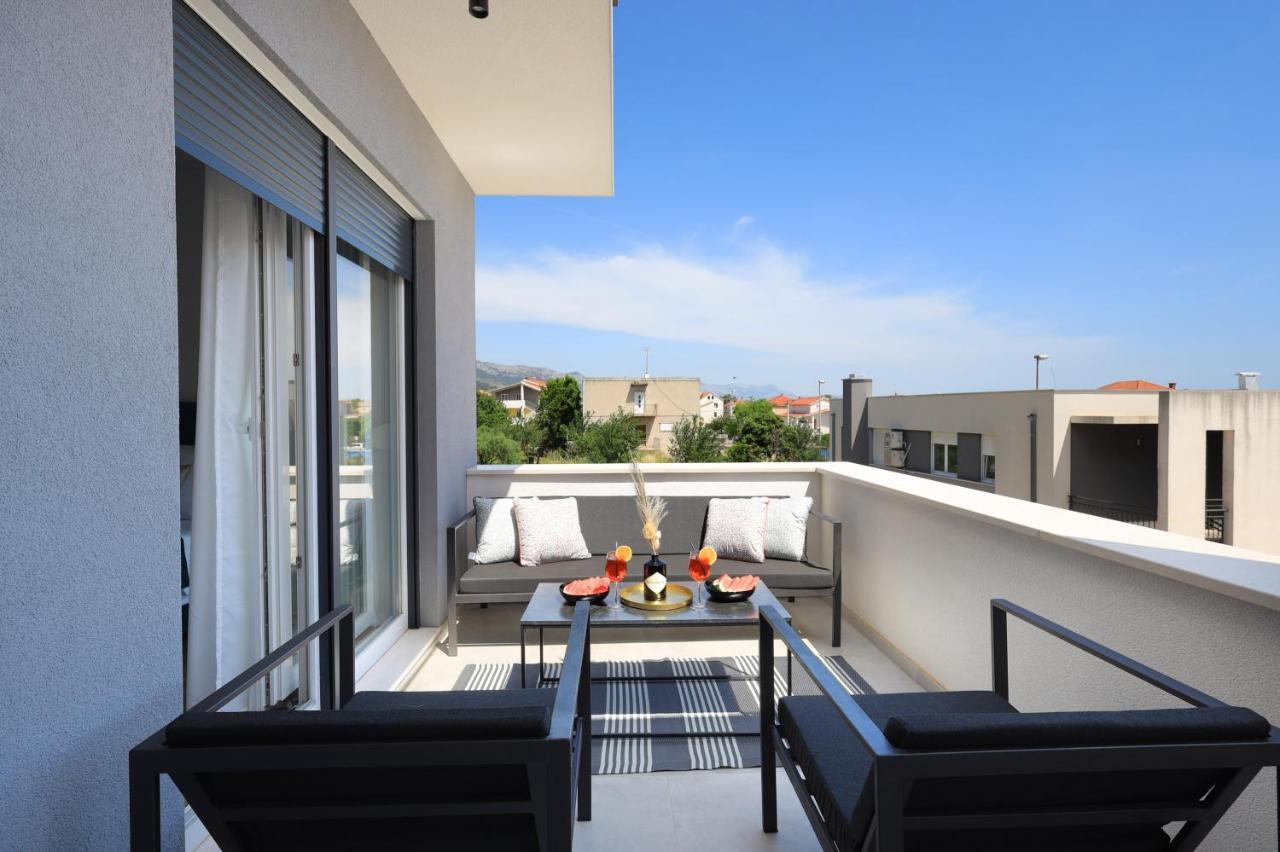 Bonaca Apartments With Terrace And Private Parking Каштела Екстер'єр фото