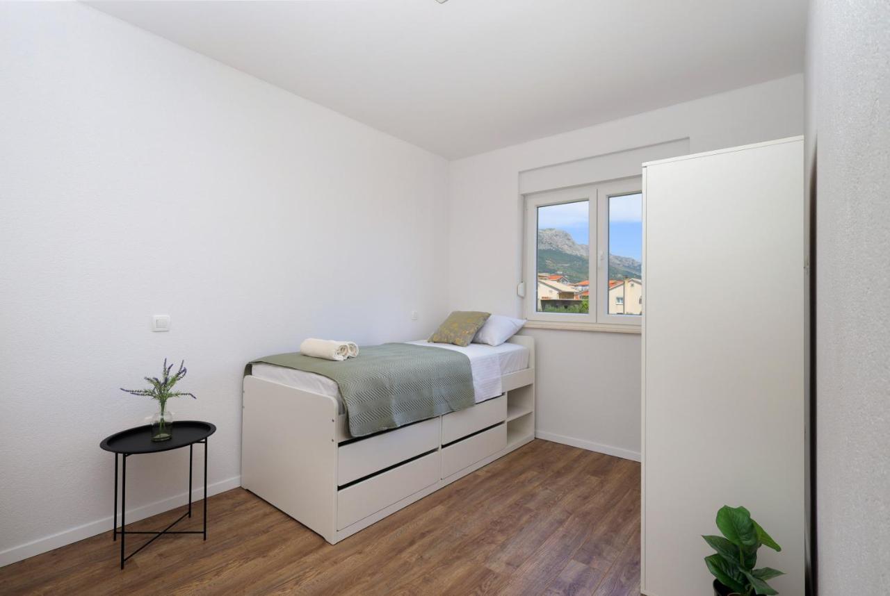 Bonaca Apartments With Terrace And Private Parking Каштела Екстер'єр фото