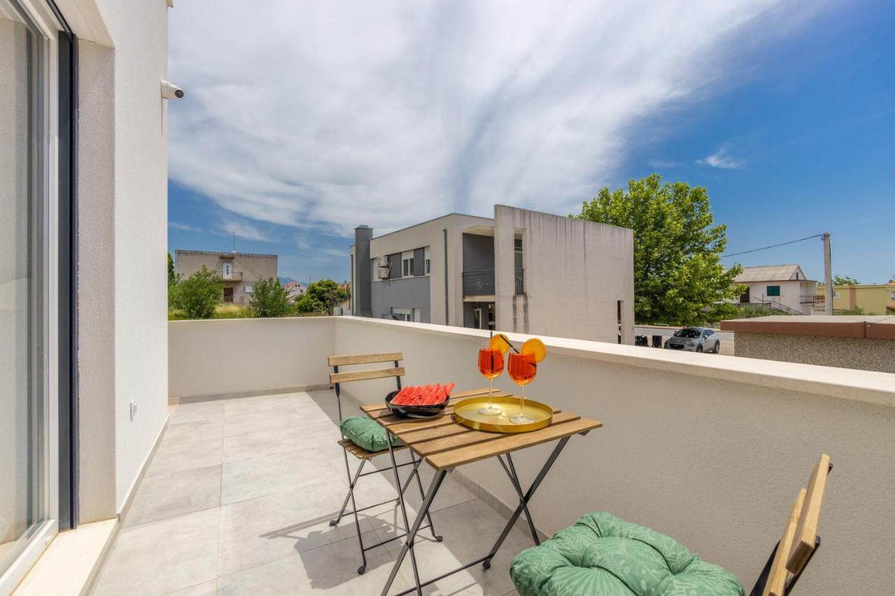 Bonaca Apartments With Terrace And Private Parking Каштела Екстер'єр фото