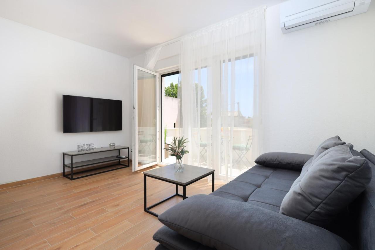 Bonaca Apartments With Terrace And Private Parking Каштела Екстер'єр фото