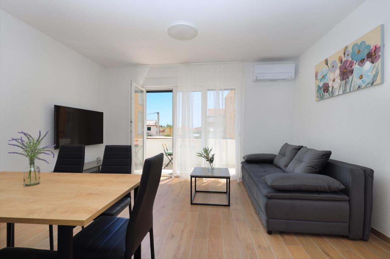Bonaca Apartments With Terrace And Private Parking Каштела Екстер'єр фото
